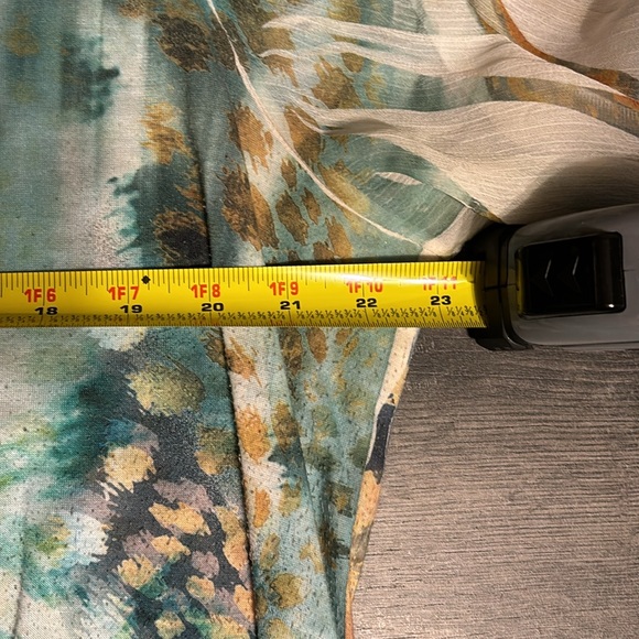 Cal Style U.S.A. 2XL Shark Bite Style Blouse With Flowing Sleeves - Picture 6 of 10